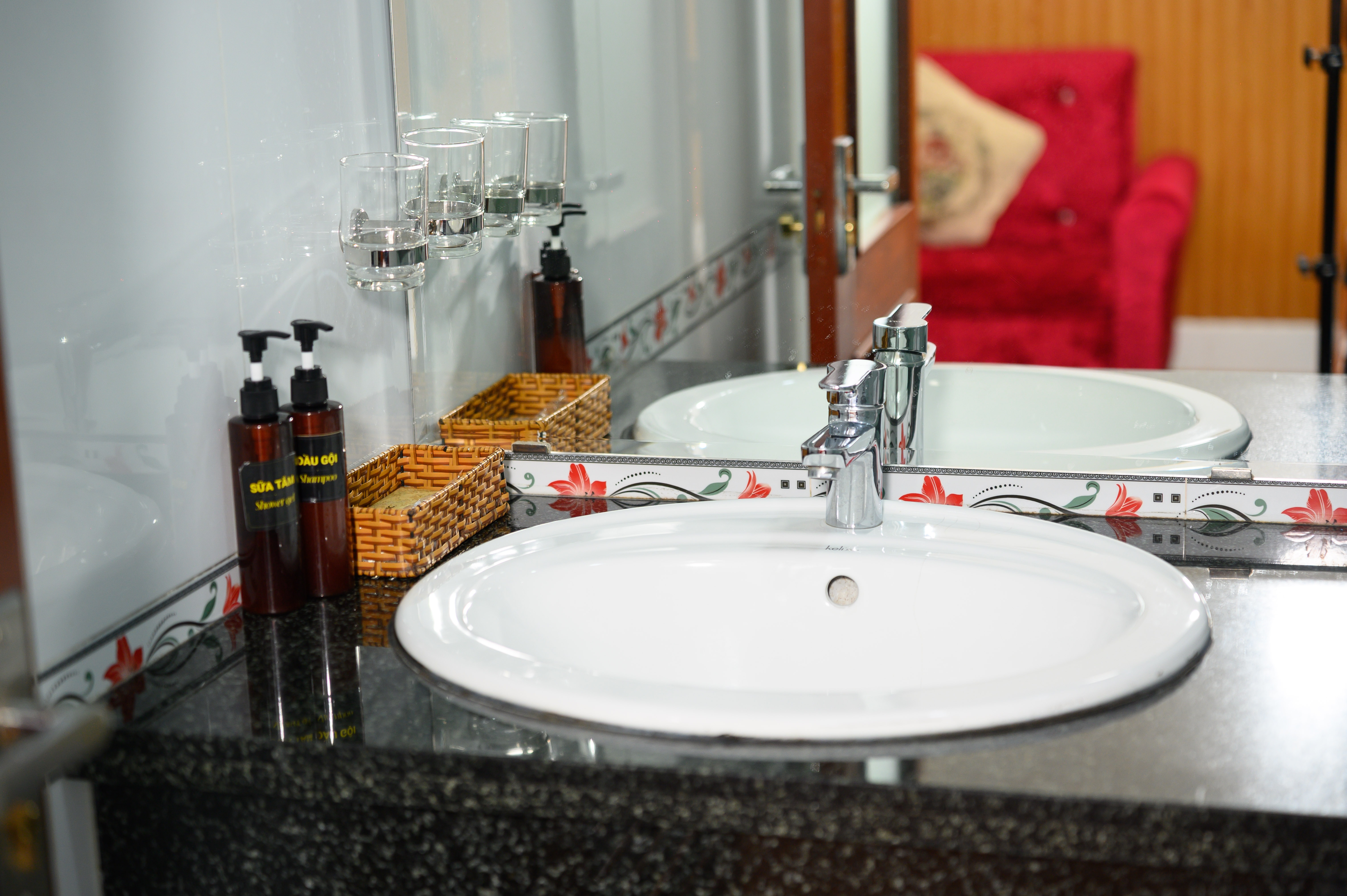 DELUXE BATHTUB